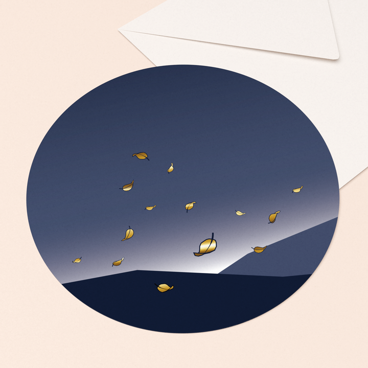 ronde ansichtkaart vallende blaadjes met goud in luxe envelop