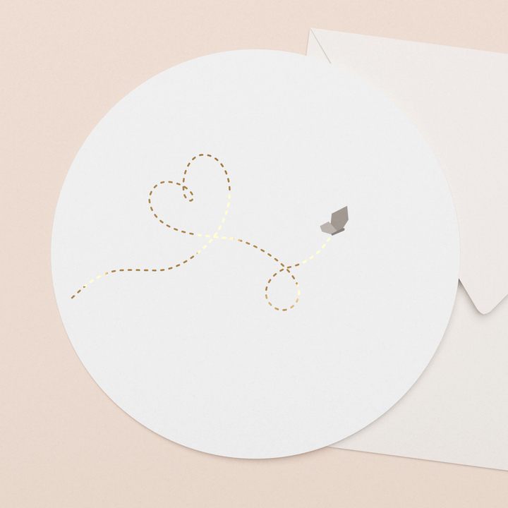 luxe wenskaart liefdevolle vlinder met goudfolie in vierkante envelop