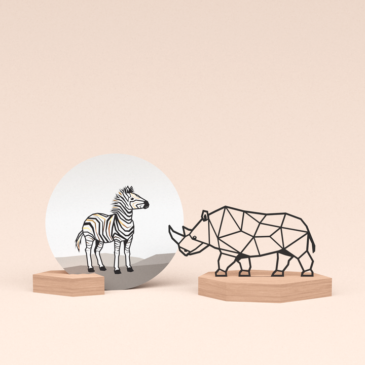luxe cadeau wenskaarthouder met neushoorn illustratie en ronde wenskaart zebra