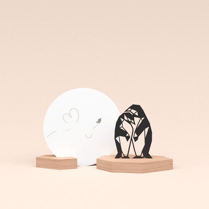 luxe cadeau kaarthouder met pinguin stelletje illustratie en ronde kaart liefdevolle vlinder 