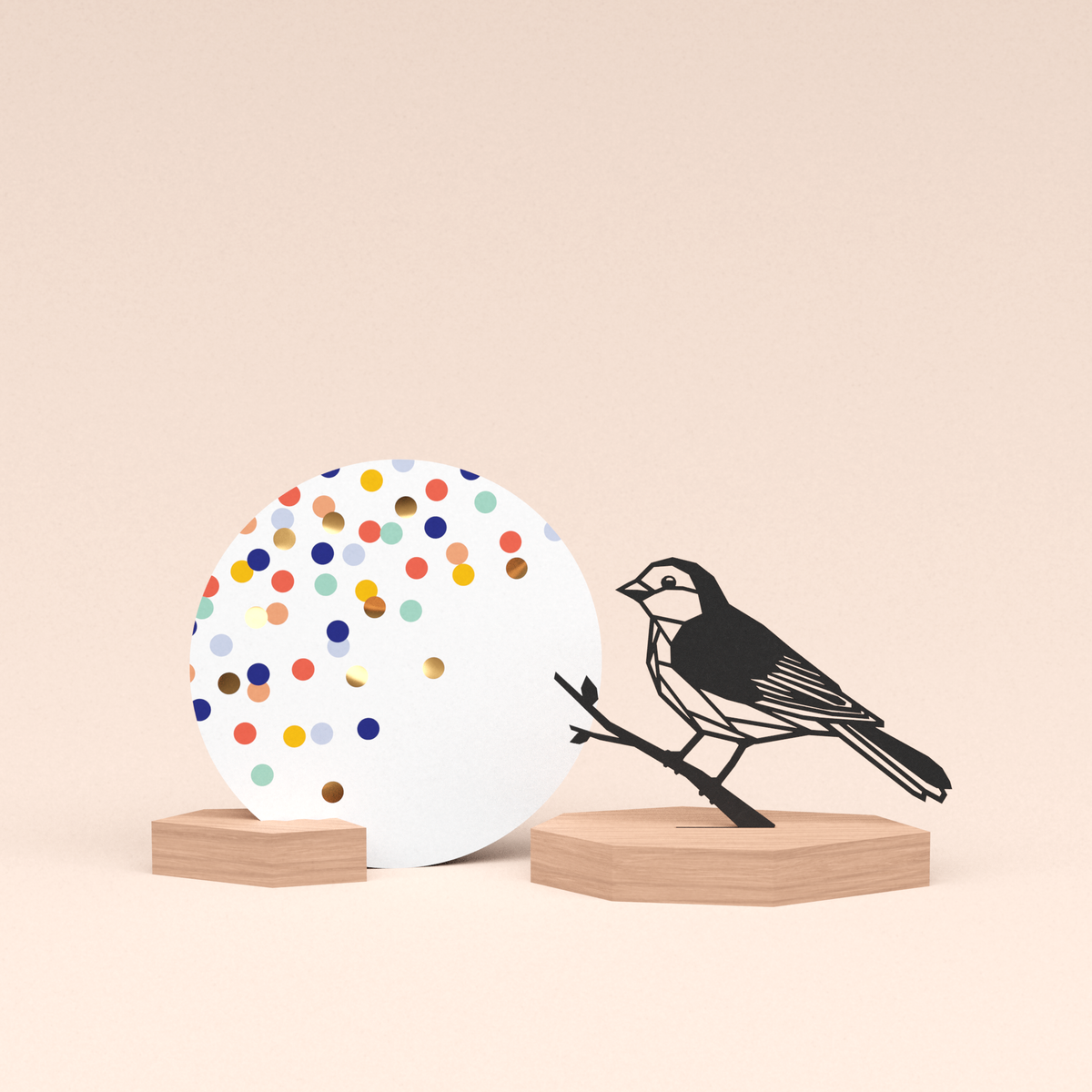 luxe cadeau woondecoratie met vogel | mus illustratie en ronde wenskaart confetti feest
