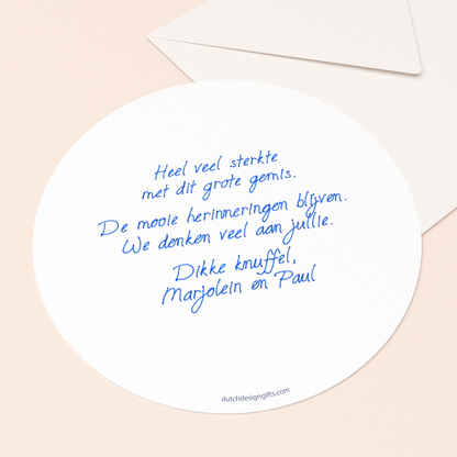 luxe condoleance kaart met door schrijf-robot met pen geschreven persoonlijke boodschap