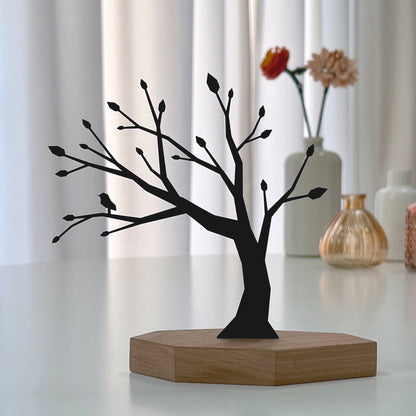 Stijlvolle decoratie boom met een vogeltje op een tak - duurzaam design van zwart karton en hout