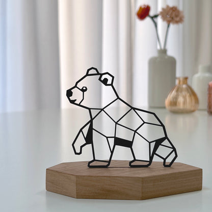 Stijlvolle eettafel decoratie van een beertje - duurzaam design van matzwart karton en hout