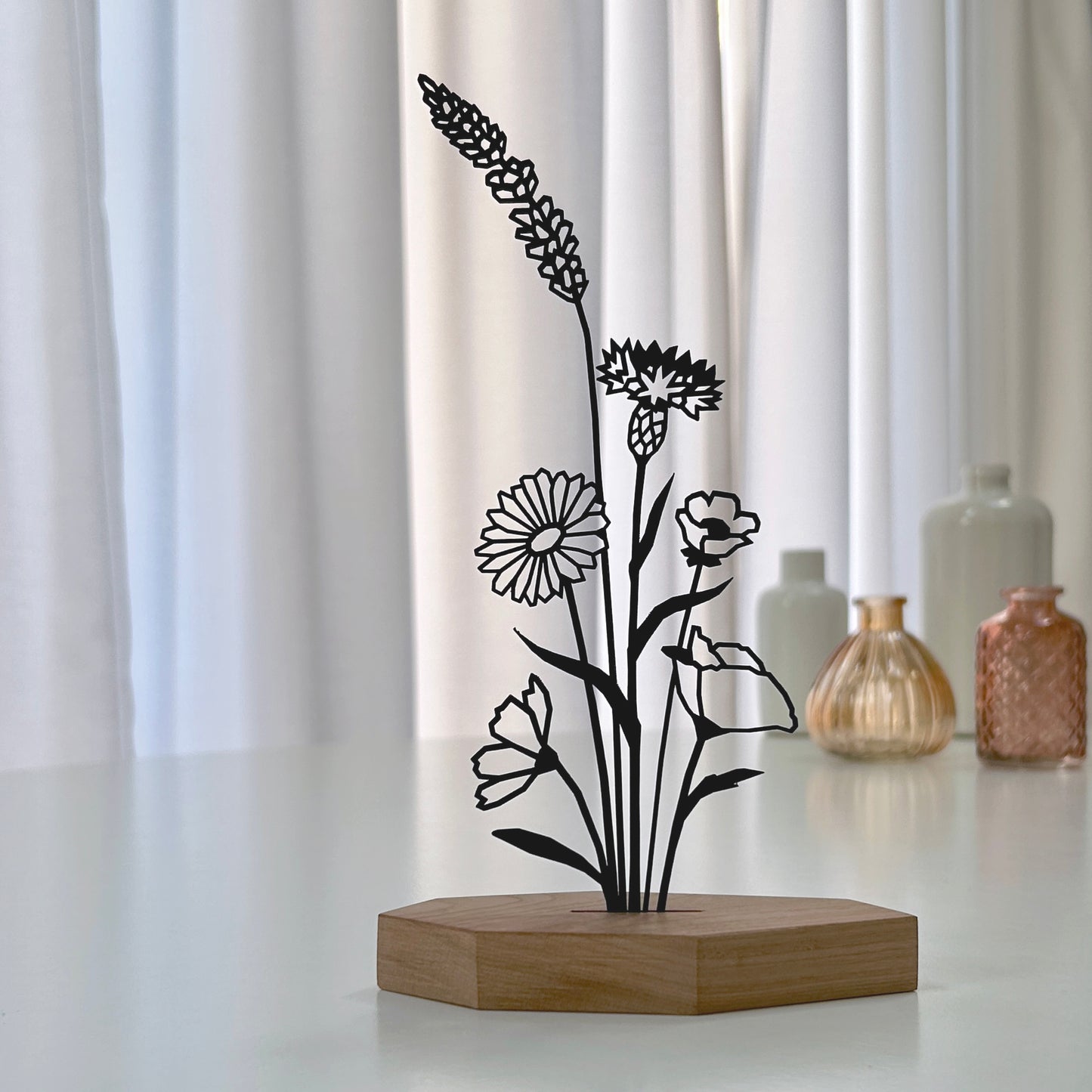 Stijlvolle bloemen boeket decoratie voor op vensterbank - duurzaam design van zwart karton en hout