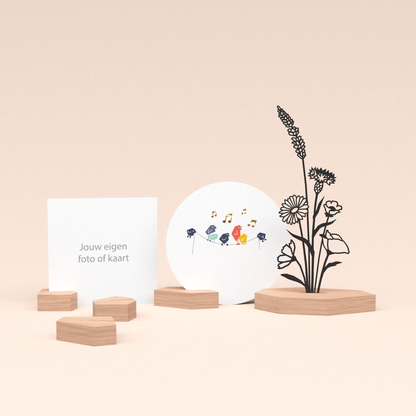 premium wenskaarthouder cadeauset met bloemenboeket illustratie en luxe ronde kaart tjieperdepiep hoera! 