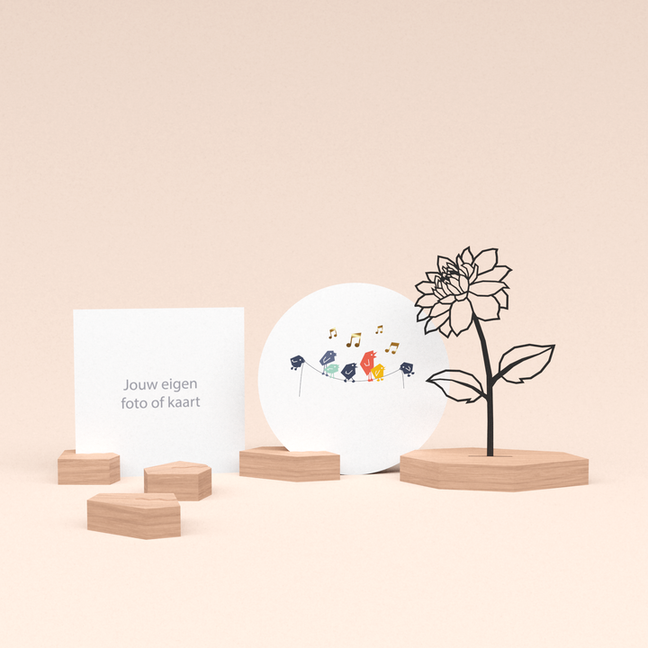 premium fotohouder cadeauset met dahlia bloem illustratie en luxe ronde wenskaart tjieperdepiep hoera! 