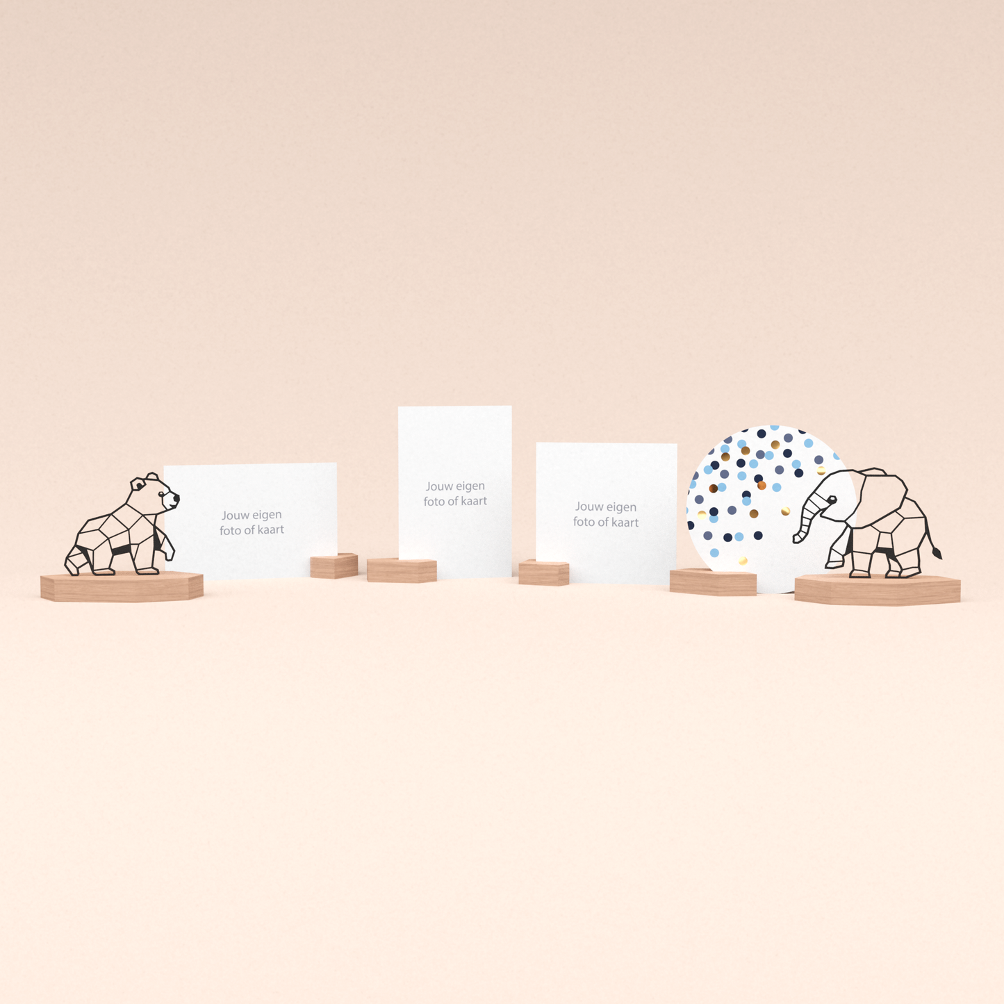 ultieme fotohouder kraamcadeauset voor jongens met beer en olifant illustratie en met ronde kaart confetti blauw