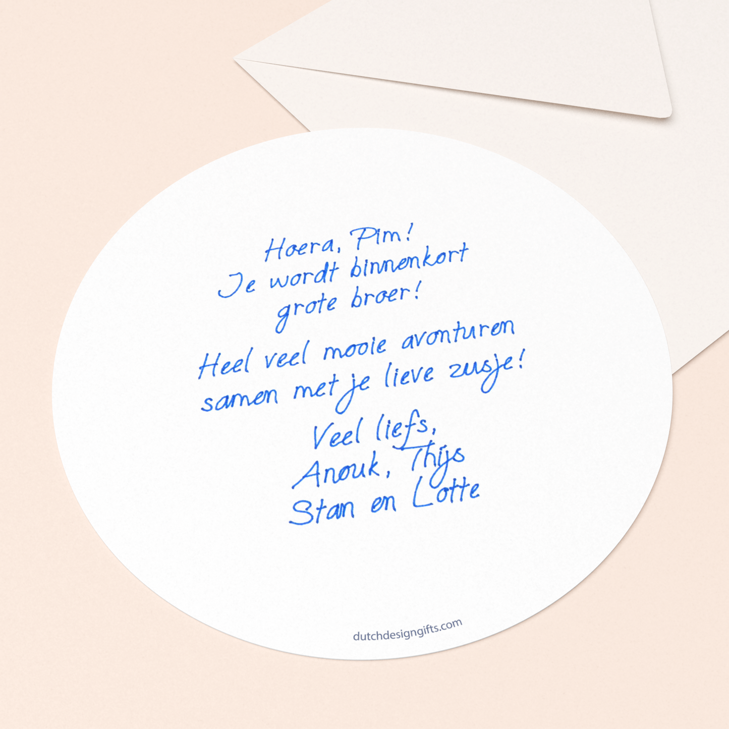 luxe ronde wenskaart met door schrijfrobot geschreven persoonlijke zwangerschap felicitatie