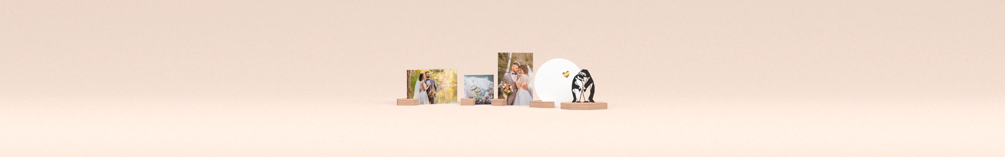 huwelijkscadeau met design illustratie twee pinguins wenskaart gouden hart en houten fotohouder blokjes voor trouwfoto's
