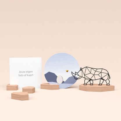 premium fotohouder cadeauset met neushoorn illustratie en luxe ronde wenskaart kleintje op komst! 