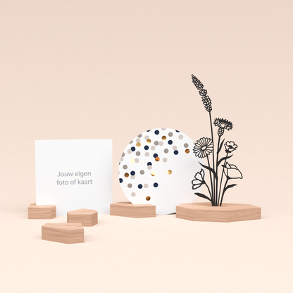 premium wenskaarthouder cadeauset met bloemenboeket illustratie en luxe ronde kaart confetti champagne 