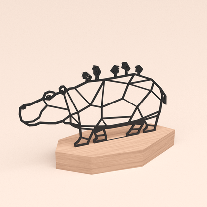 Abstract nijlpaard met vogeltjes op zijn rug in houten standaard