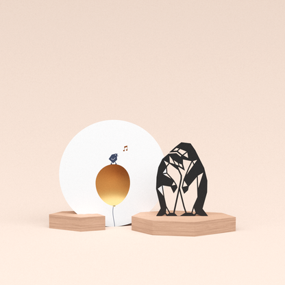 luxe cadeau woondecoratie met pinguin stelletje illustratie en ronde wenskaart tjiep hoera 