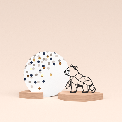 luxe cadeau woondecoratie met beertje illustratie en ronde wenskaart confetti champagne 