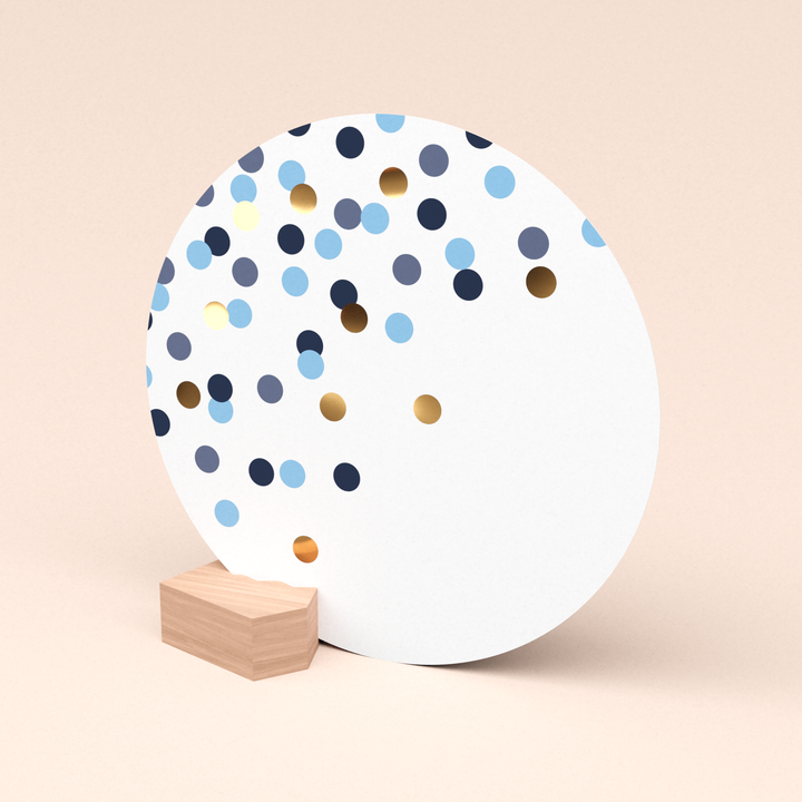 luxe ronde kaart confetti blauw en goud in houten kaarthouder blokje