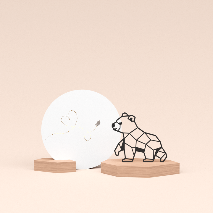 luxe cadeau wenskaarthouder met beertje illustratie en ronde wenskaart liefdevolle vlinder 