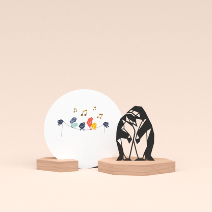 luxe cadeau wenskaarthouder met pinguin stelletje illustratie en ronde wenskaart tjieperdepiep hoera 