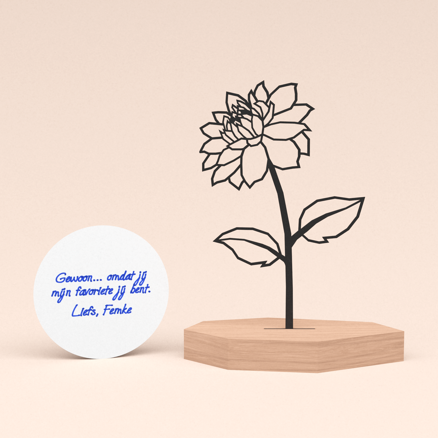 Cadeau voor haar hem - Abstracte bloem in houten standaard met klein rond handgeschreven veel liefs kaartje