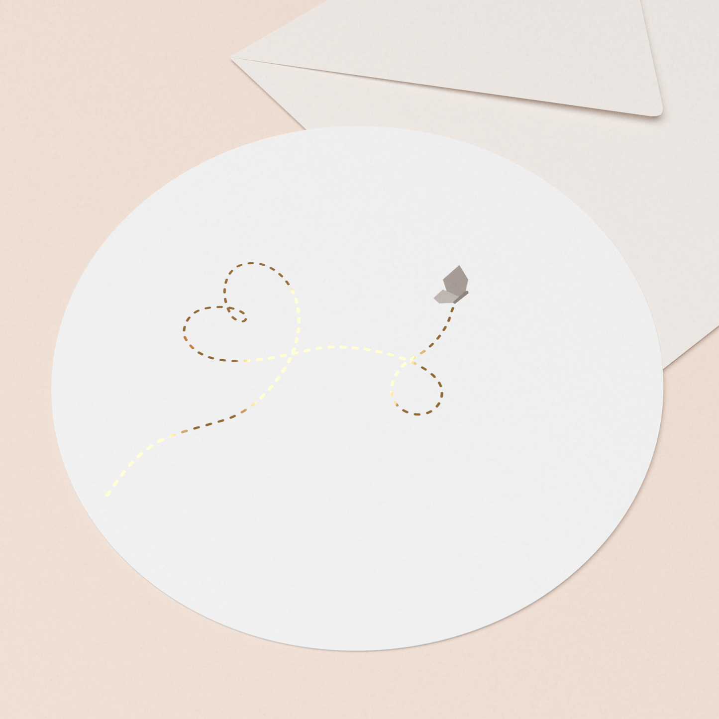 ronde ansichtkaart liefdevolle vlinder met goud in luxe envelop