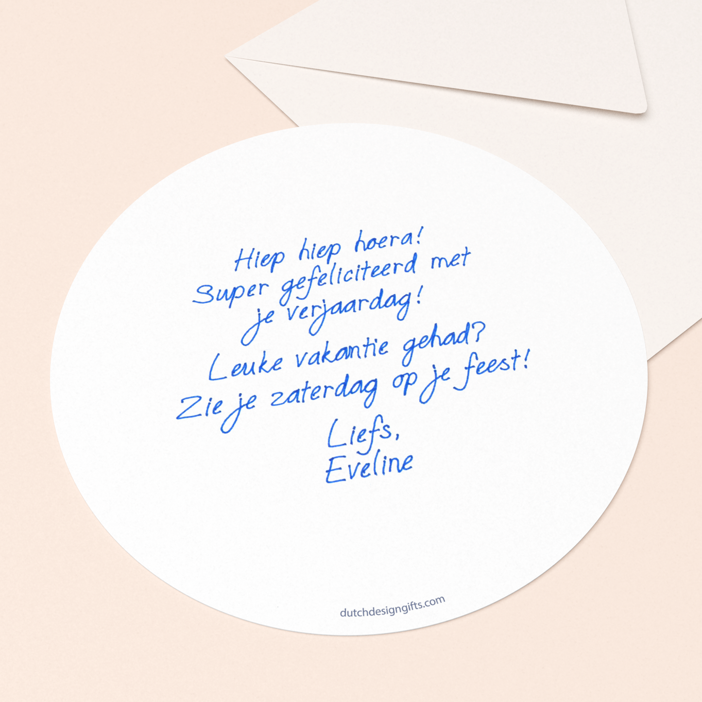luxe ronde wenskaart met door schrijfrobot niko geschreven persoonlijke verjaardagsfelicitatie
