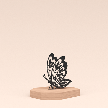 matzwarte design illustratie vlinder in houten standaard  