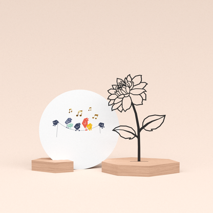 luxe cadeau woondecoratie met bloem | dahlia illustratie en ronde wenskaart tjieperdepiep hoera 