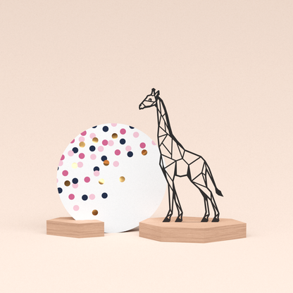 luxe cadeau kaartstandaard met giraf illustratie en ronde kaart confetti roze 